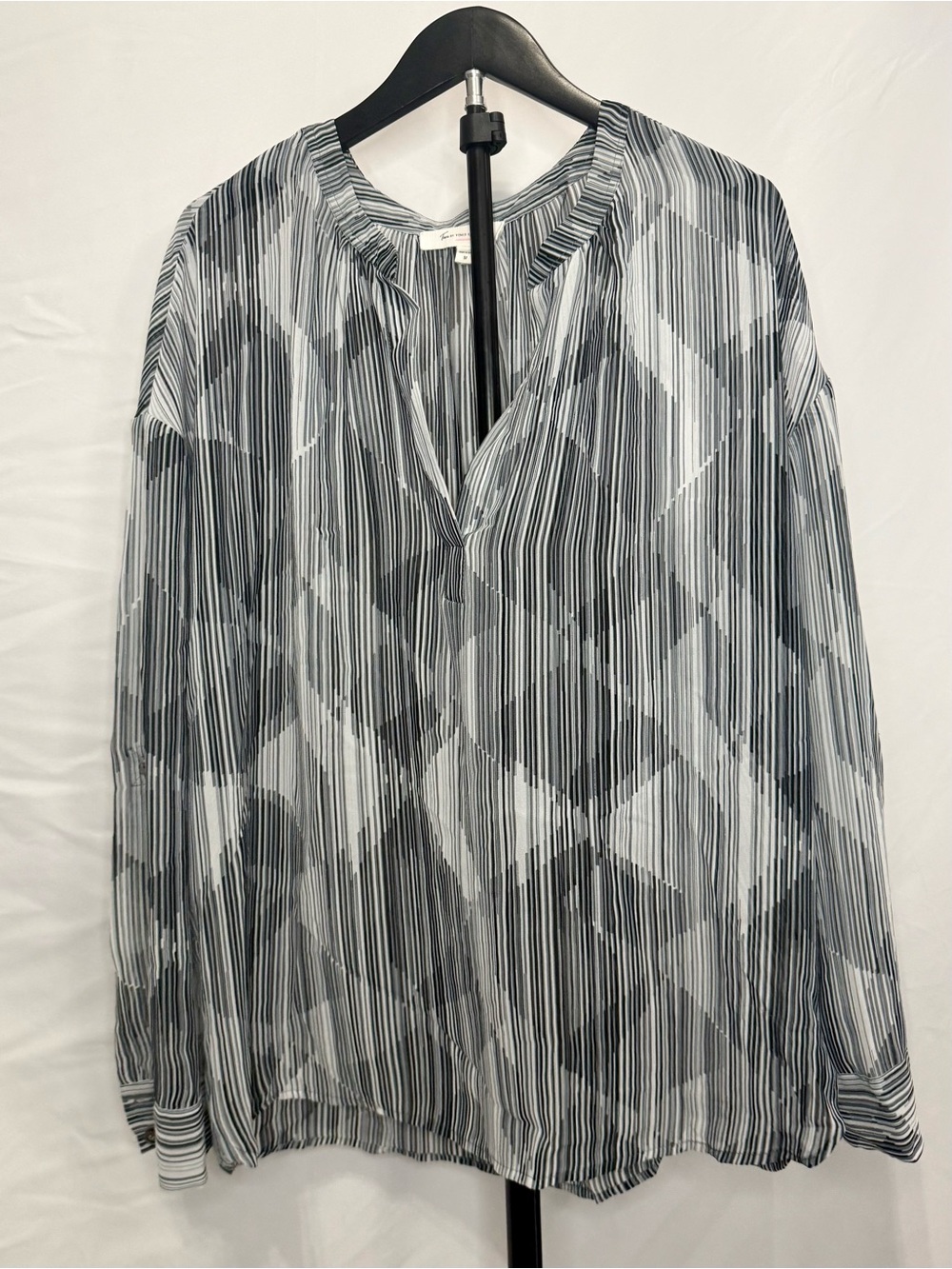 Two by Vince Camuto Black and White Striped Geometric Tunic